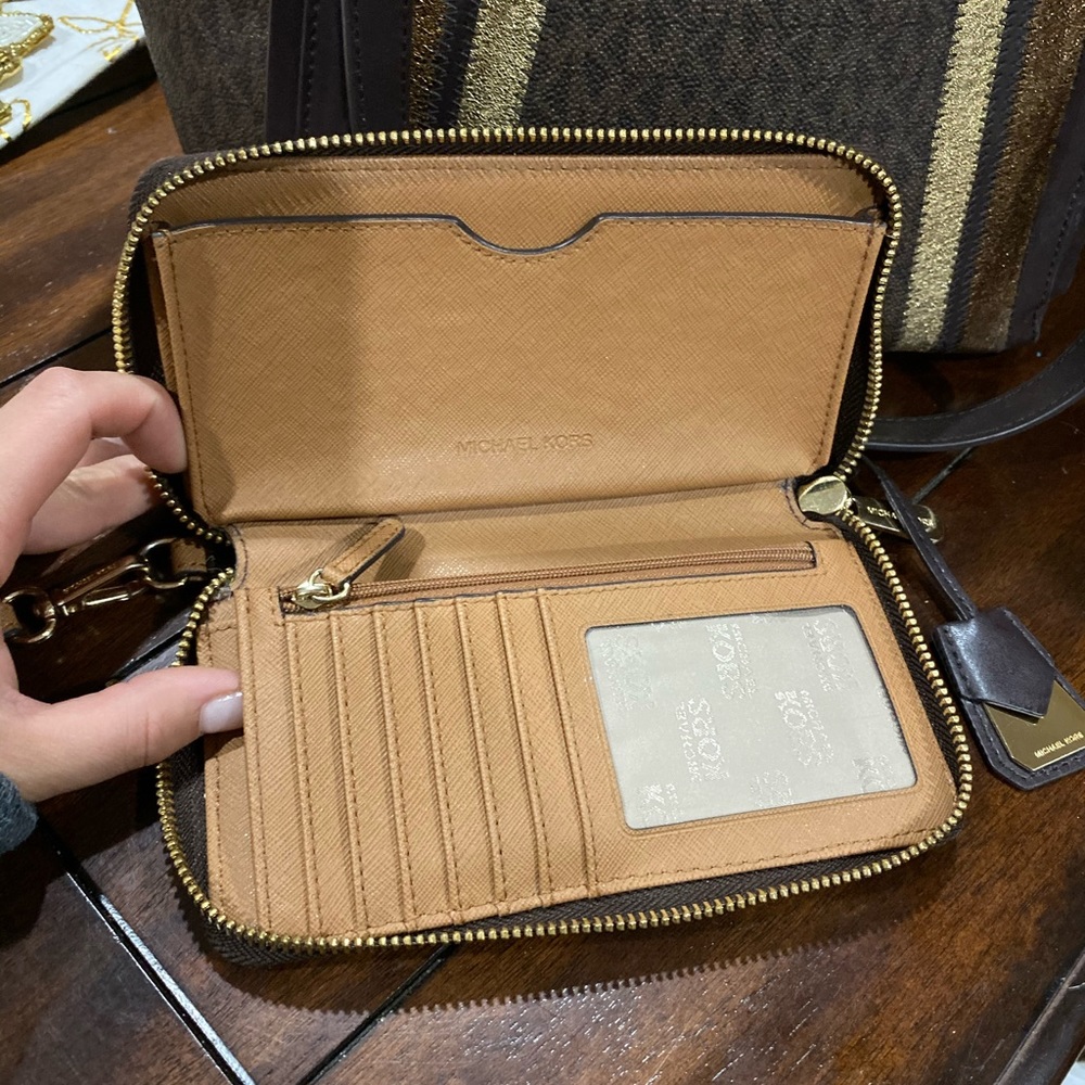 Michael kors wAllet/ wristlet